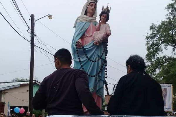 Nuestra Sentildeora de San Nicolaacutes bendijo a los devotos de Santiago 