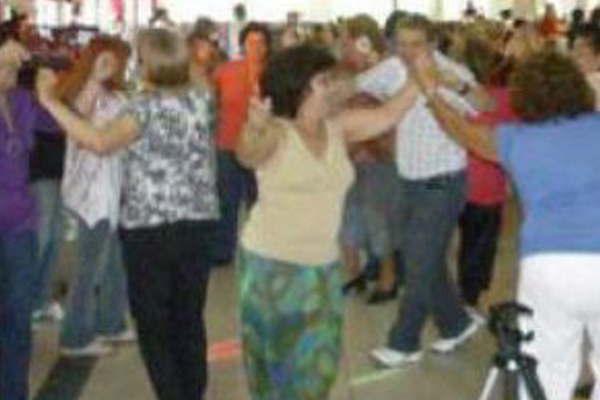 Habraacute cena a la canasta para los jubilados 