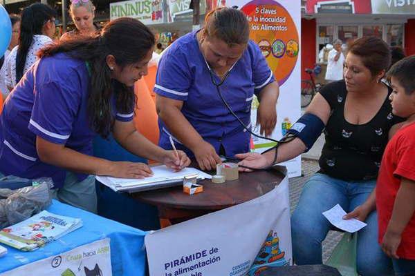 Santiago conmemora el Diacutea Mundial de la Salud con diversas actividades  en los centros asistenciales puacuteblicos 