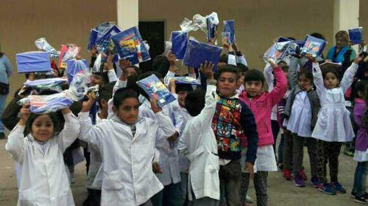 La Fundacioacuten Urunday entregoacute maacutes de 120 kits escolares en Los Soria