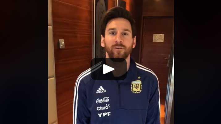 Lionel Messi saludoacute a los santiaguentildeos en la previa de La Hora de Alentar