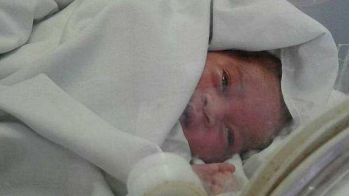 Tiraron a una bebeacute en una alcantarilla llena de hormigas bravas