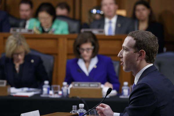Zuckerberg asumioacute la responsabilidad ante el Congreso