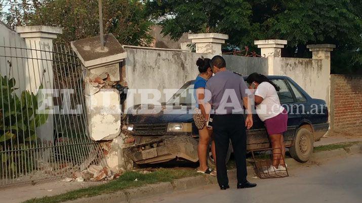 Antildeatuya- perdioacute el control del auto y chocoacute contra una casa