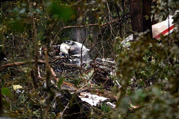Arribaron restos del piloto muerto  en tragedia aeacuterea en Tucumaacuten