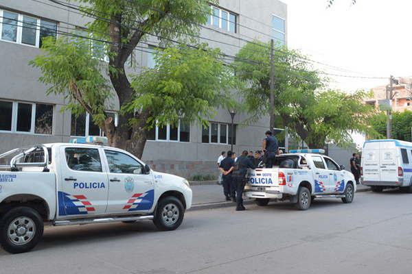 Policiacutea acusado de abusar sexualmente de su hijastra