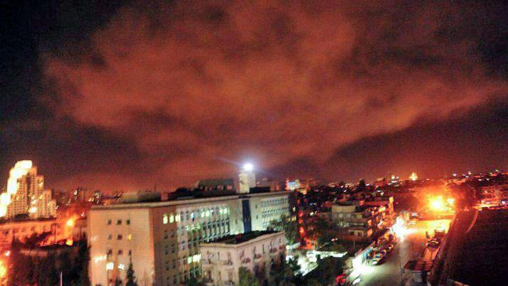 Videos  EEUU Francia y Reino Unido bombardearon Siria