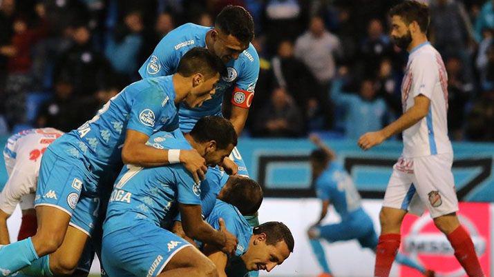 Belgrano de Coacuterdoba arrasoacute con un deslucido Arsenal