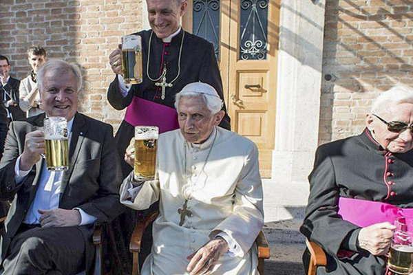 Benedicto XVI festejaraacute mantildeana sus 91 antildeos de vida 