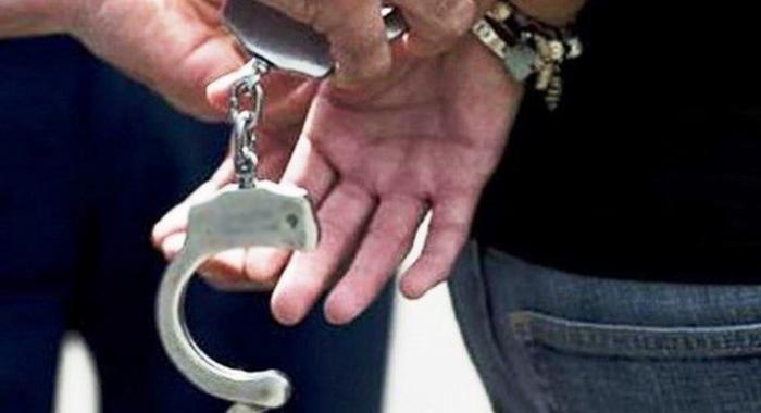 Detenido por intentar golpear a un agente de policiacutea en un control