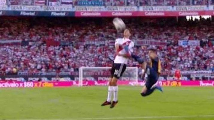 El penalazo que no le dieron a Nacho Fernaacutendez