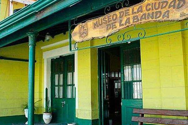 El museo Laacutezaro Criado inscribe para el taller de danzas aacuterabes y teatro