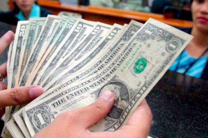 La divisa estadounidense finalizó sin cambios en bancos y casas de cambio de la city porteña  