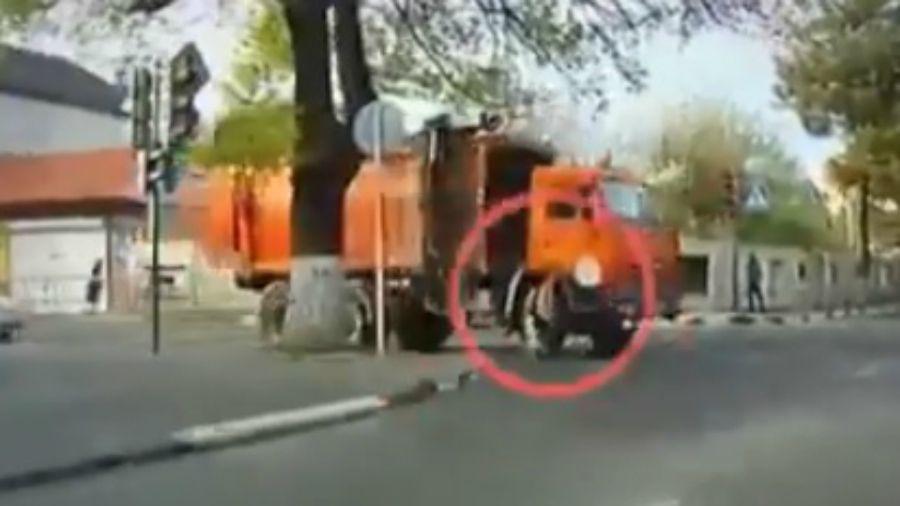 Increiacuteble- Se salvoacute de milagro de no morir aplastada por un camioacuten