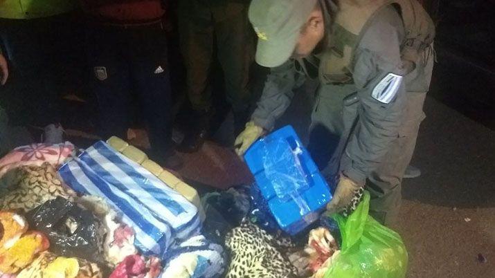 Secuestran gran cantidad de marihuana y cocaiacutena escondida