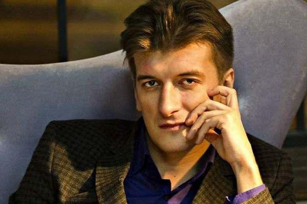 Un periodista ruso murioacute tras caer de un balcoacuten