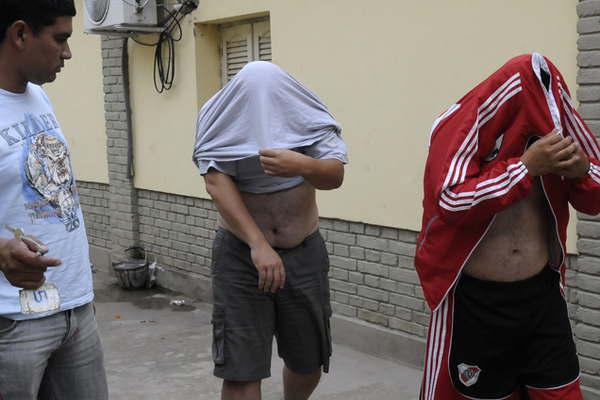 Atraiacutean con matecocido a cinco nintildeos para vejarlos y corromperlos