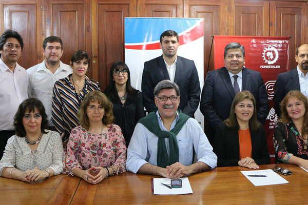 Firman acuerdo para capacitar en el abordaje de adicciones 