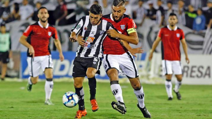 Central Coacuterdoba y Gimnasia jugaraacuten en la cancha de Lanuacutes