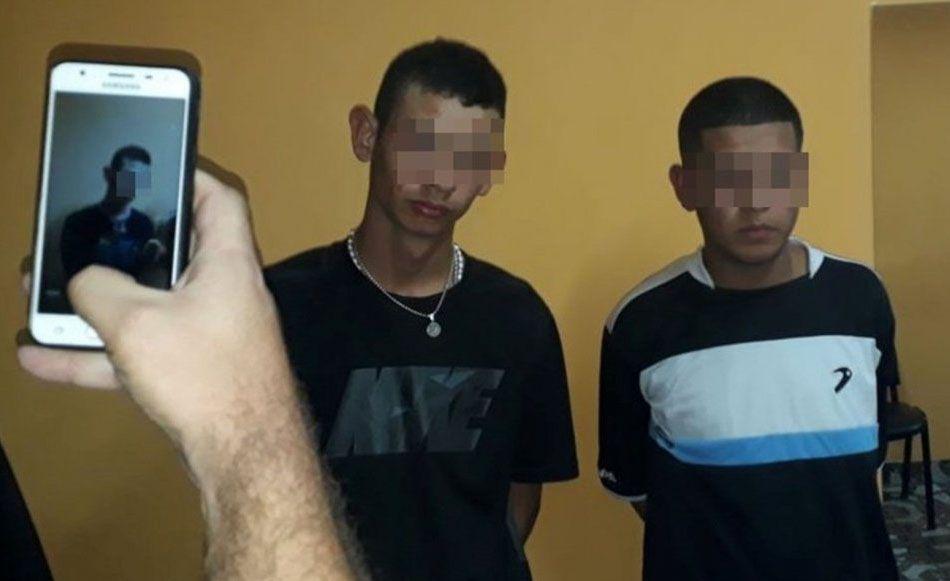 Suspendieron a dos policiacuteas por la difusioacuten del video del detenido