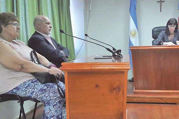 Condenan a un antildeo de caacutercel a una meacutedica bandentildea por un caso de mala praxis fatal