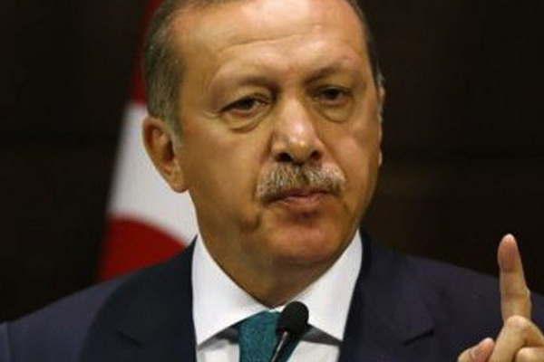 Erdogan adelanta las elecciones en Turquiacutea 