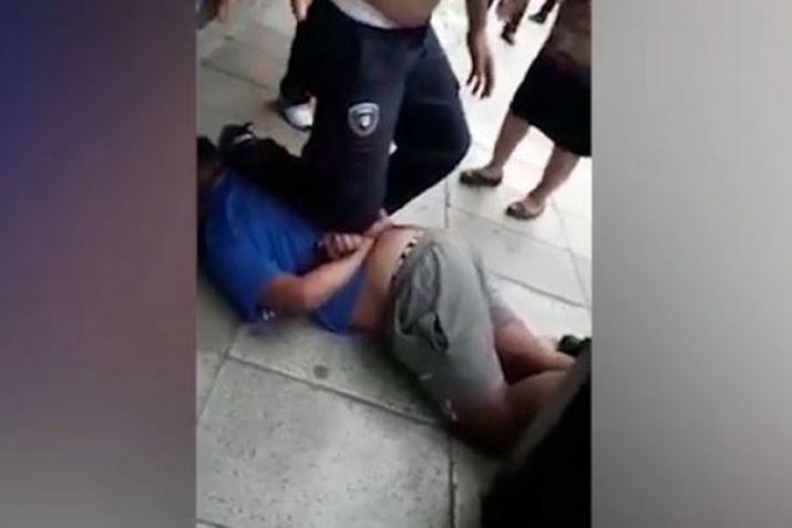 El sospechoso fue atrapado y linchado por vecinos de la cochería hasta que lo entregaron a la policía