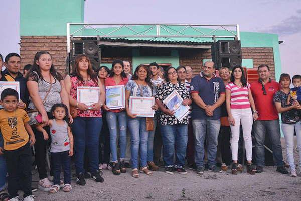 Continuacutea la entrega de viviendas sociales a familias de Ojo de Agua