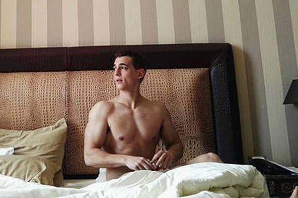 Actor de La Casa de Papel calentoacute Instagram con una foto en la cama