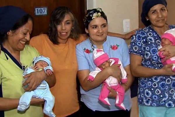 Los trillizos gemelares vuelven a su hogar y su familia en Fernaacutendez 