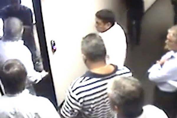 Difunden video de Hugo Moyano tomando OCA por la fuerza