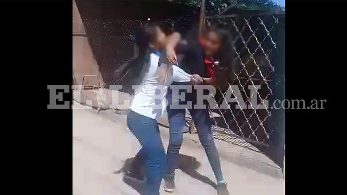 Campo Gallo- filman varias peleas de estudiantes a la salida del colegio