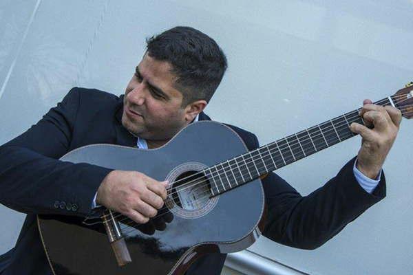 Martiacuten Paz traeraacute en mayo su CD a Santiago 