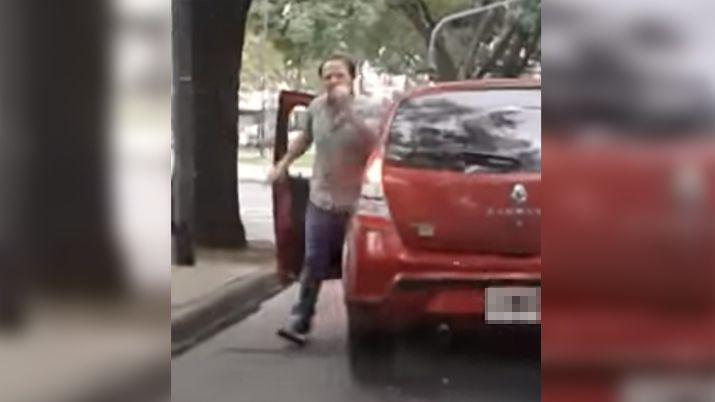 VIDEO  Una pareja graboacute a Luis Machiacuten manejando como loco