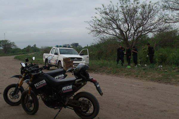 Intensos rastrillajes tras seis encapuchados que huyeron con  20000 al asaltar a dos viajantes