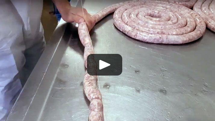 Video  Te mostramos todos los pasos en la elaboracioacuten de los chorizos maacutes ricos