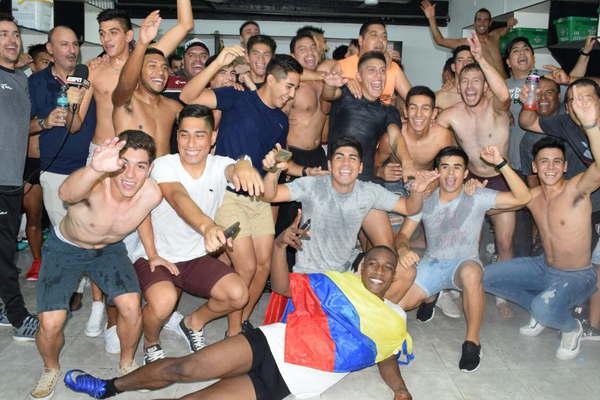 POSTALES DE UNA NOCHE QUE QUEDOacute EN LA HISTORIA 