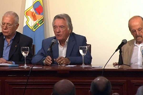 Barrionuevo dijo que no vetaraacute a Cristina y que es bienvenida