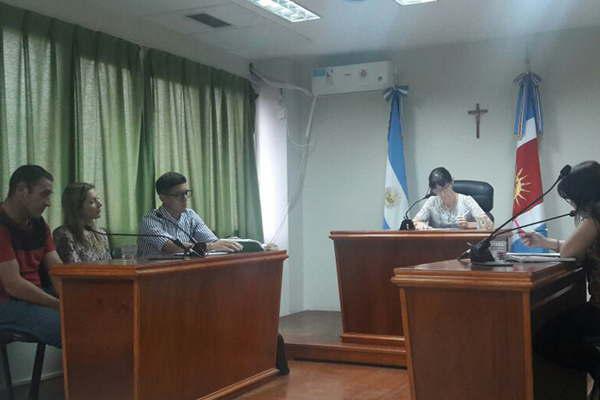 Una docente era chantajeada por su ex con publicar fotos sexuales si no le daba 10000