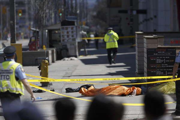 Un conductor atropelloacute y matoacute al menos a nueve personas  en pleno centro de Toronto 