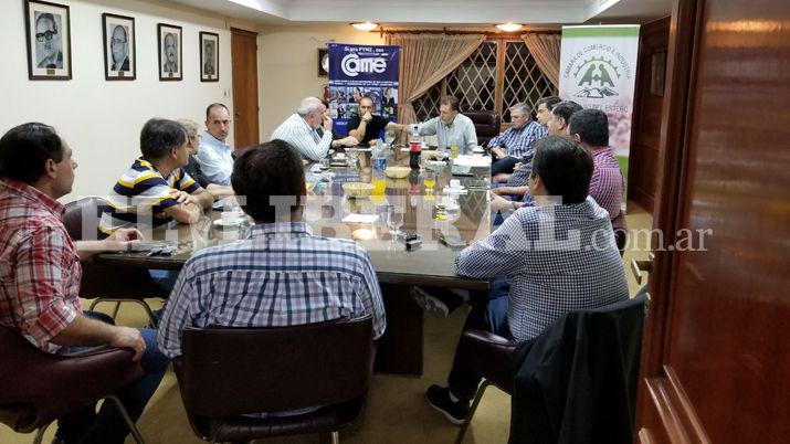 Oficial- los comercios abiertos el viernes y cerrados el lunes