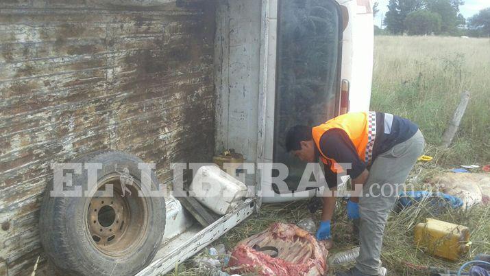 VIDEO  Antildeatuya- cuatreros escapaban de la policiacutea y volcaron