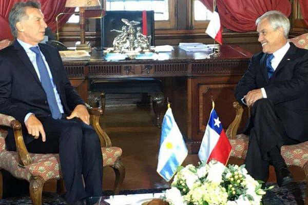 Macri recibe hoy  a Pintildeera para tratar la relacioacuten bilateral