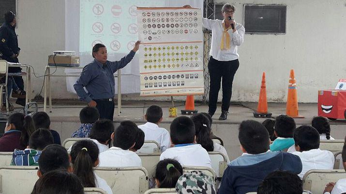 El municipio recorre las escuelas con su campantildea de educacioacuten vial