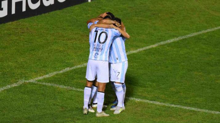 El Decano vencioacute a The Strongest y suentildea con seguir en la Copa