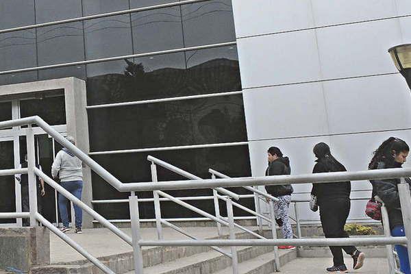 Dos antildeos y seis meses de prisioacuten por tocar las partes iacutentimas a la nieta de su novia