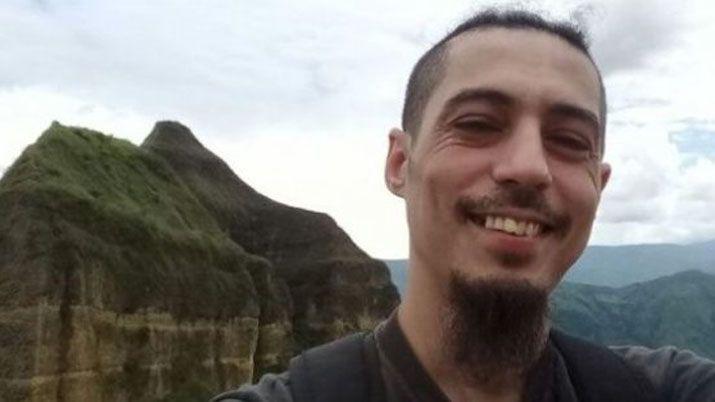 Ecuador- un britaacutenico matoacute de una puntildealada a un artista por ser argentino