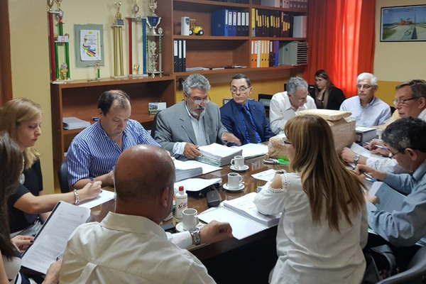 Se presentaron tres ofertas para la obra del estadio uacutenico