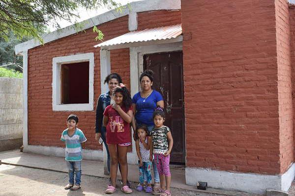 La Provincia realizoacute una nueva entrega de viviendas en La Banda
