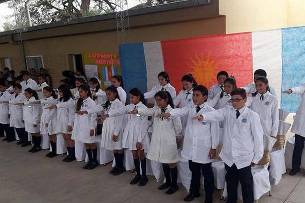 La escuela Antonio Saacuteenz celebroacute con juacutebilo la Autonomiacutea provincial